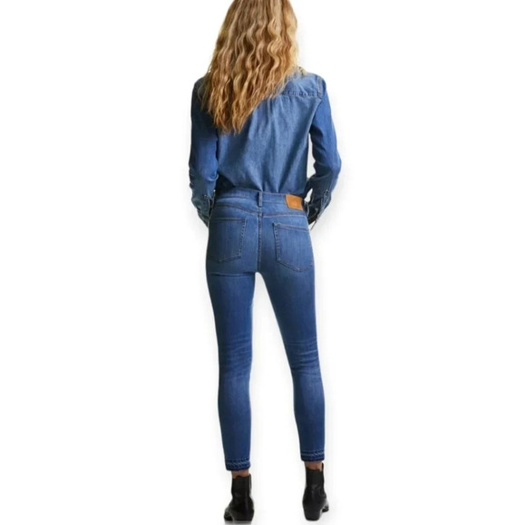 Aritzia Denim Forum Nico Mid Rise Skinny Crop Jeans in Medium Lagoon 24 - Picture 2 of 16